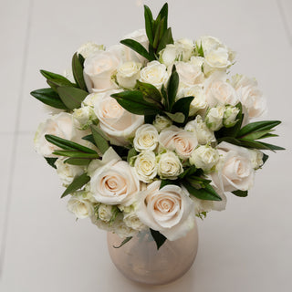 Luxe Blossom Bouquet White flowers - fresh-cut flowers by Bloomingmore - ideal for weddings and floral events