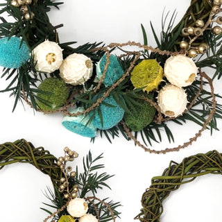 Yule Eternal Wreath Green flowers - fresh-cut flowers by Bloomingmore - perfect for gifting or decoration
